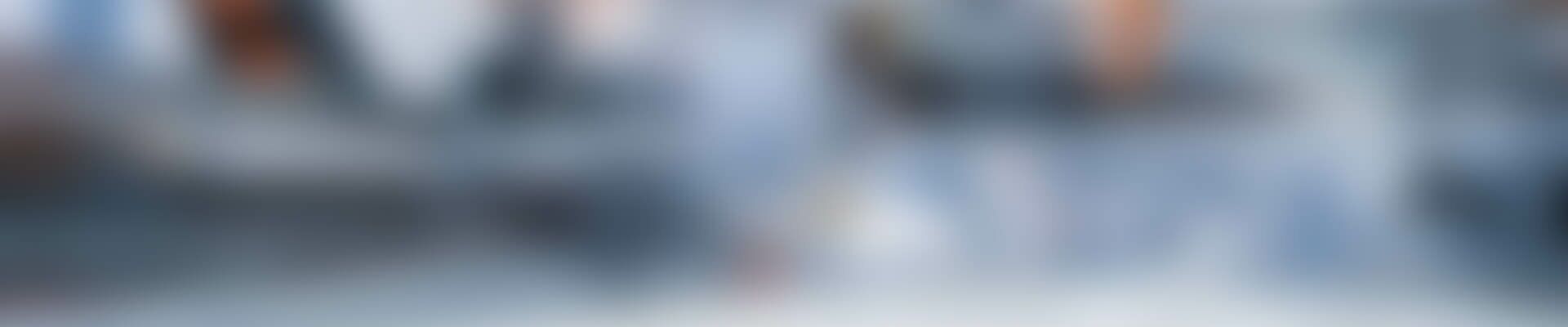 Laser-Maschine schneidet eine Form aus